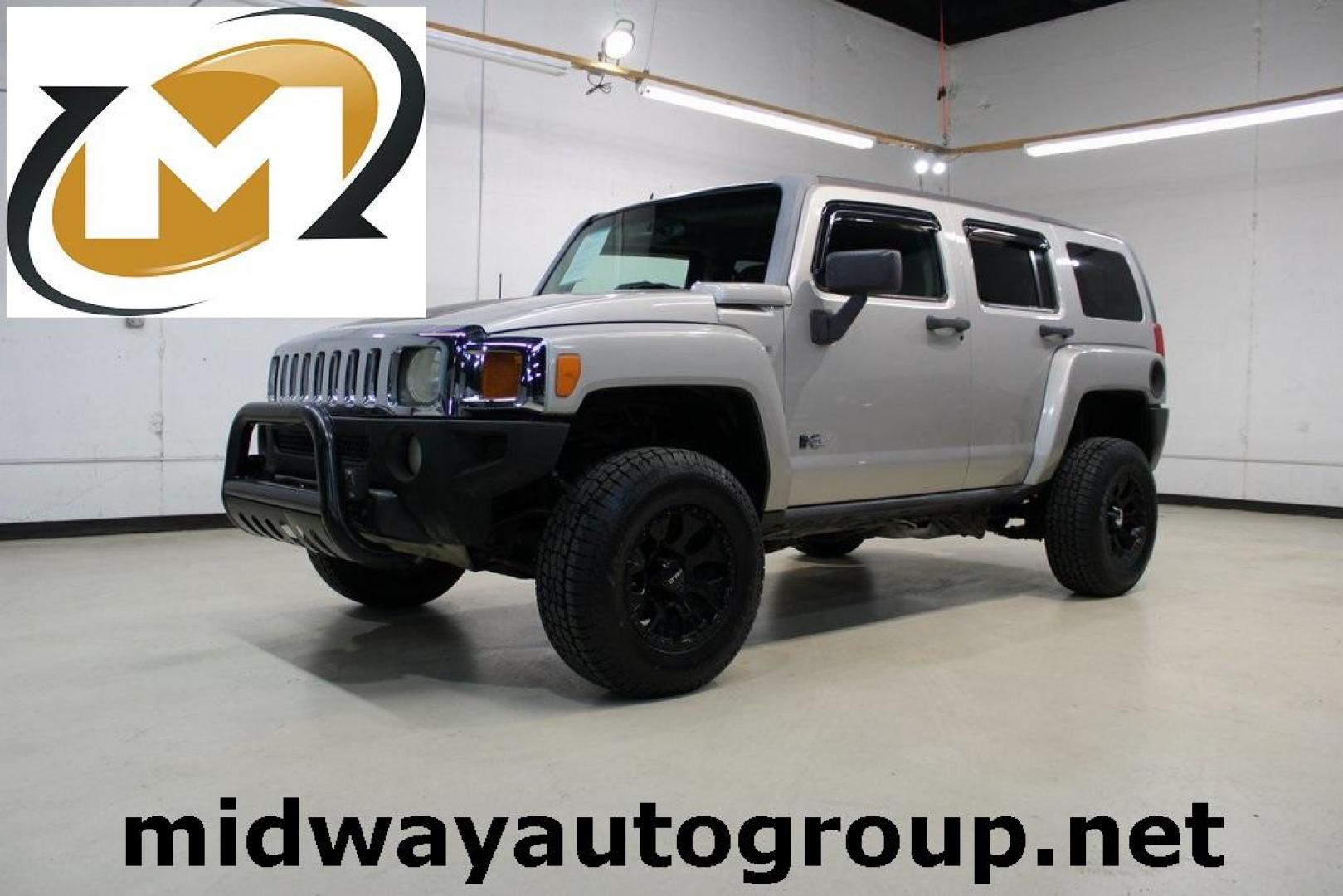 2007 Boulder Gray Metallic /Ebony Hummer H3 (5GTDN13E478) with an 3.7L 5-Cylinder MPI DOHC engine, Automatic transmission, located at 15300 Midway Rd., Addison, TX, 75001, (972) 702-0011, 32.958321, -96.838074 - Photo#0