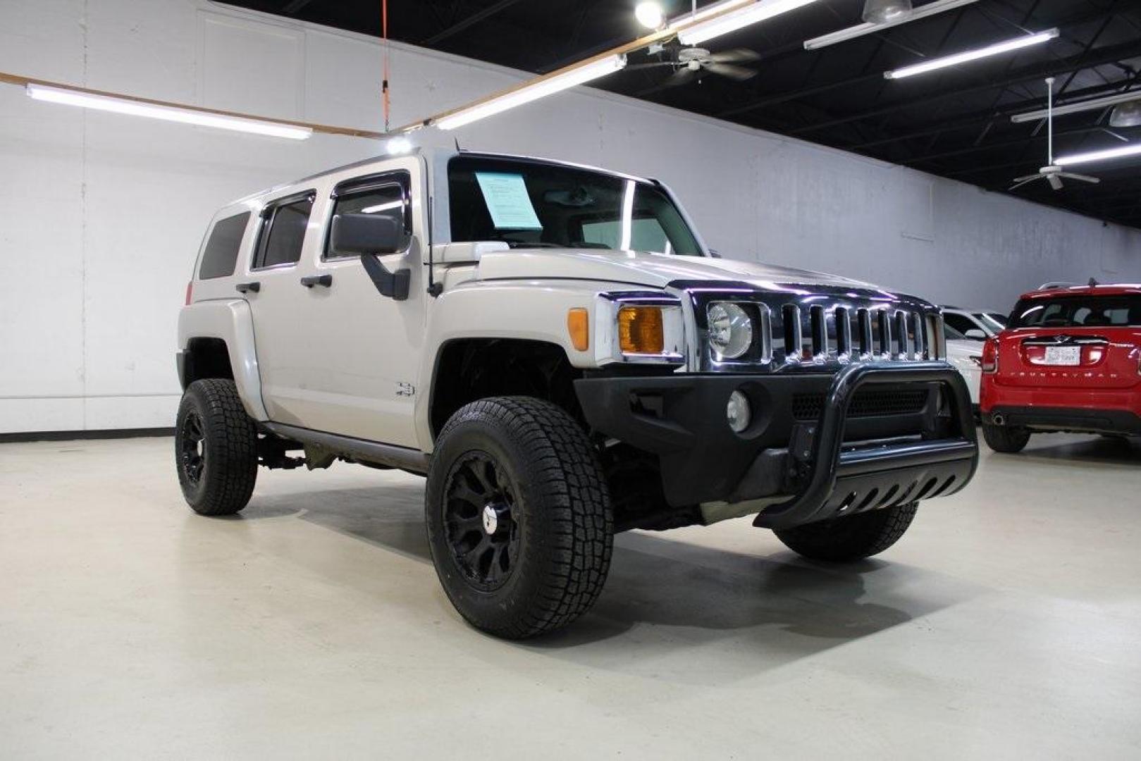 2007 Boulder Gray Metallic /Ebony Hummer H3 (5GTDN13E478) with an 3.7L 5-Cylinder MPI DOHC engine, Automatic transmission, located at 15300 Midway Rd., Addison, TX, 75001, (972) 702-0011, 32.958321, -96.838074 - Photo#1