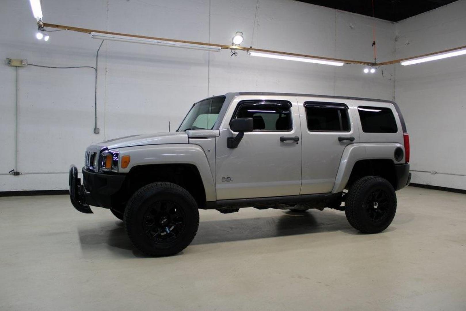 2007 Boulder Gray Metallic /Ebony Hummer H3 (5GTDN13E478) with an 3.7L 5-Cylinder MPI DOHC engine, Automatic transmission, located at 15300 Midway Rd., Addison, TX, 75001, (972) 702-0011, 32.958321, -96.838074 - Photo#3