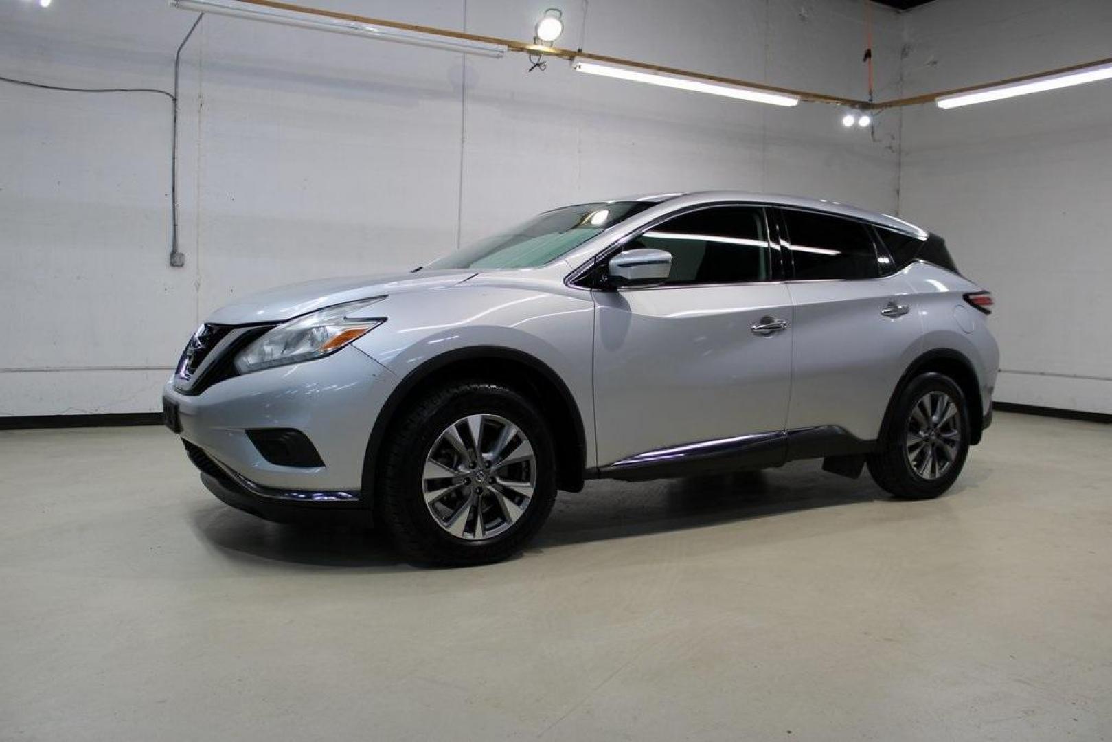 2017 Brilliant Silver Metallic /Graphite Nissan Murano S (5N1AZ2MG4HN) with an 3.5L V6 engine, CVT transmission, located at 15300 Midway Rd., Addison, TX, 75001, (972) 702-0011, 32.958321, -96.838074 - Photo#4