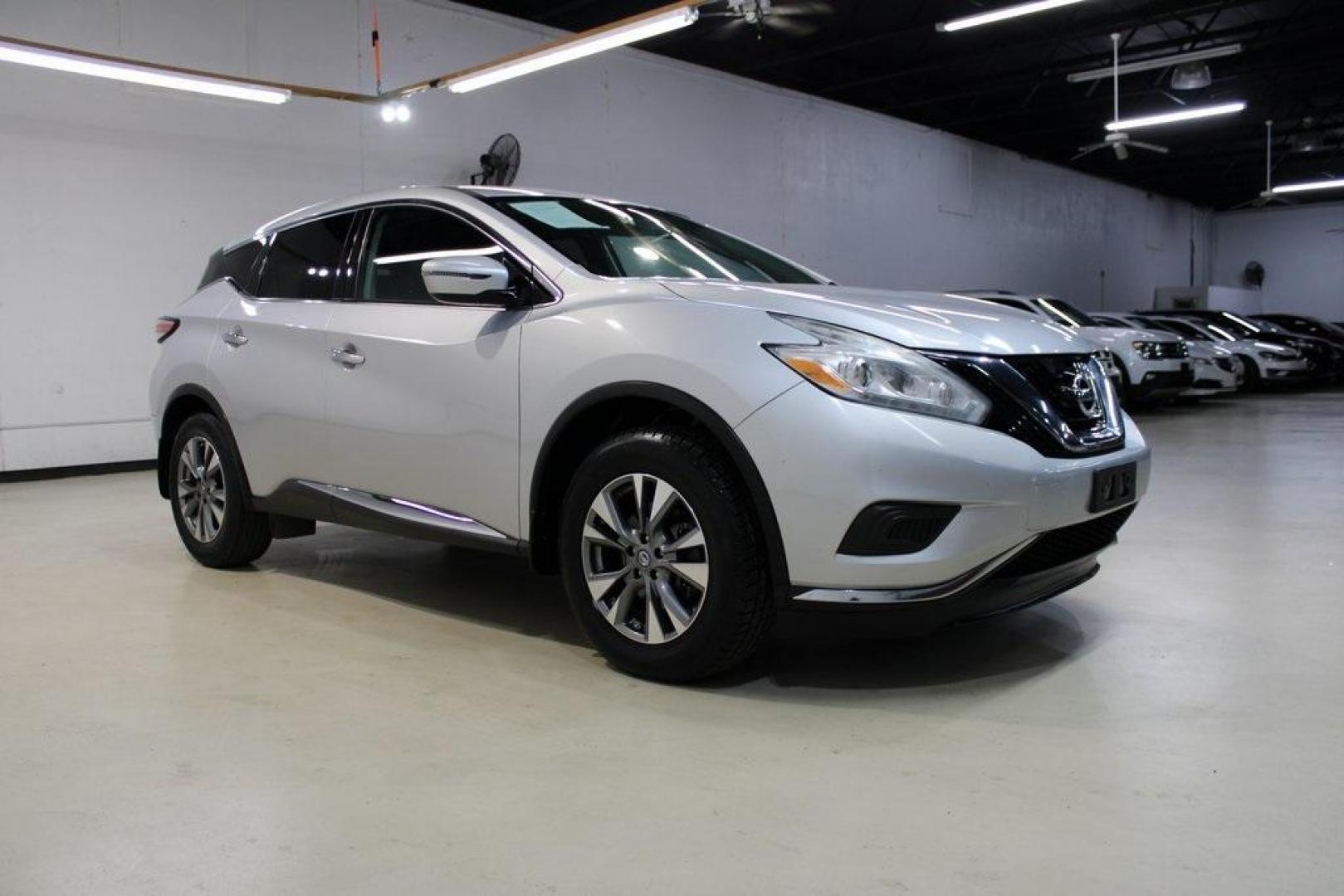 2017 Brilliant Silver Metallic /Graphite Nissan Murano S (5N1AZ2MG4HN) with an 3.5L V6 engine, CVT transmission, located at 15300 Midway Rd., Addison, TX, 75001, (972) 702-0011, 32.958321, -96.838074 - Photo#6