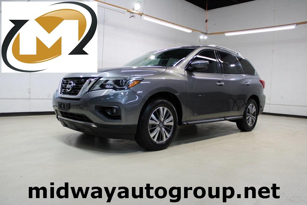 photo of 2017 Nissan Pathfinder SV