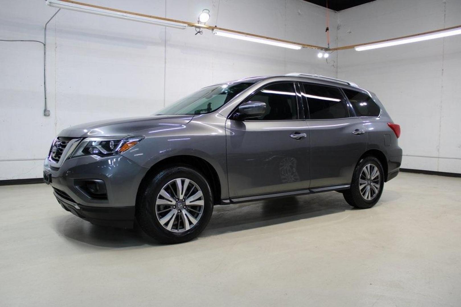 2017 Gun Metallic /Charcoal Nissan Pathfinder SV (5N1DR2MN4HC) with an V6 engine, CVT transmission, located at 15300 Midway Rd., Addison, TX, 75001, (972) 702-0011, 32.958321, -96.838074 - Photo#4