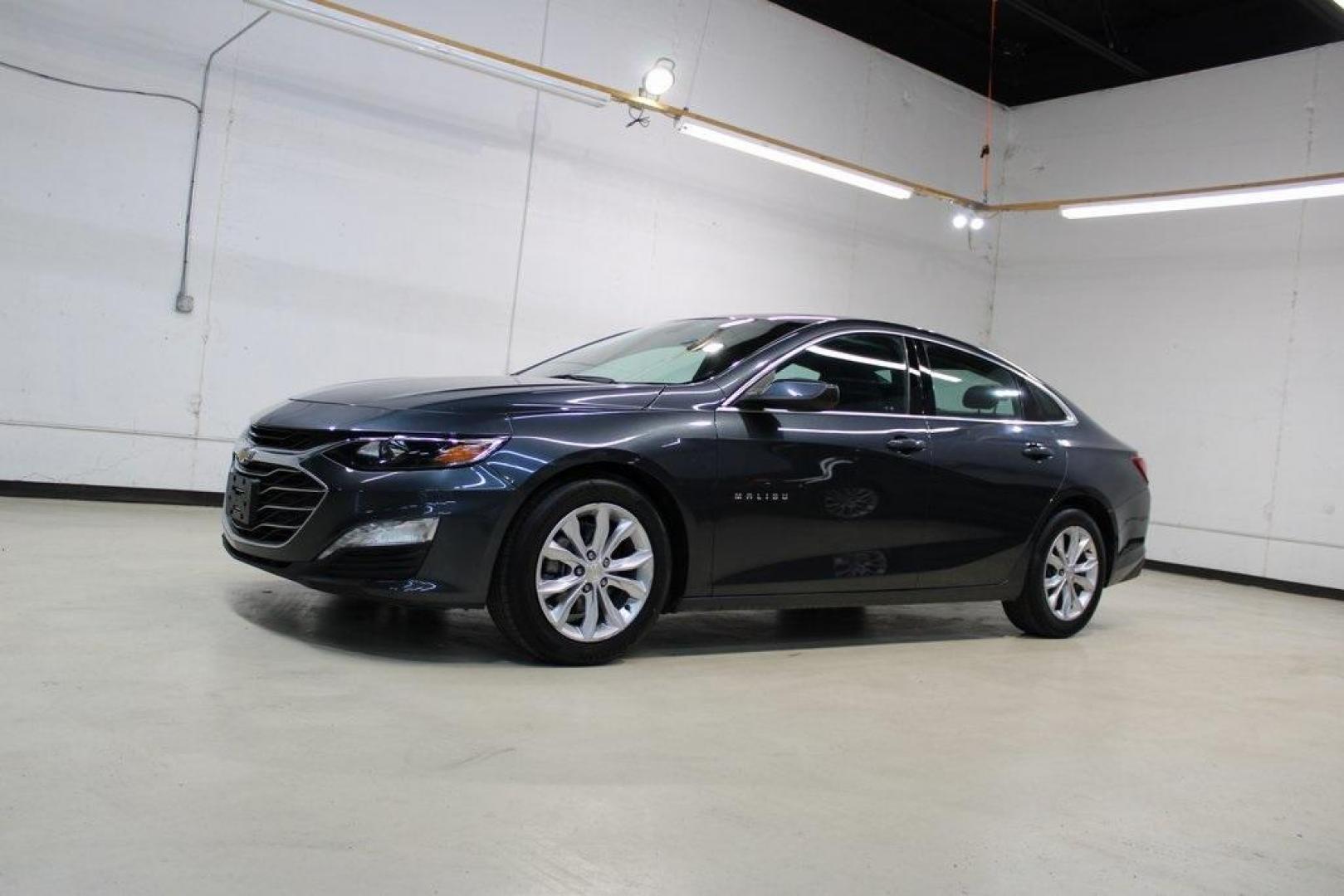 2021 Shadow Gray Metallic /Jet Black Chevrolet Malibu LT (1G1ZD5ST1MF) with an 1.5L DOHC engine, CVT transmission, located at 15300 Midway Rd., Addison, TX, 75001, (972) 702-0011, 32.958321, -96.838074 - Photo#4