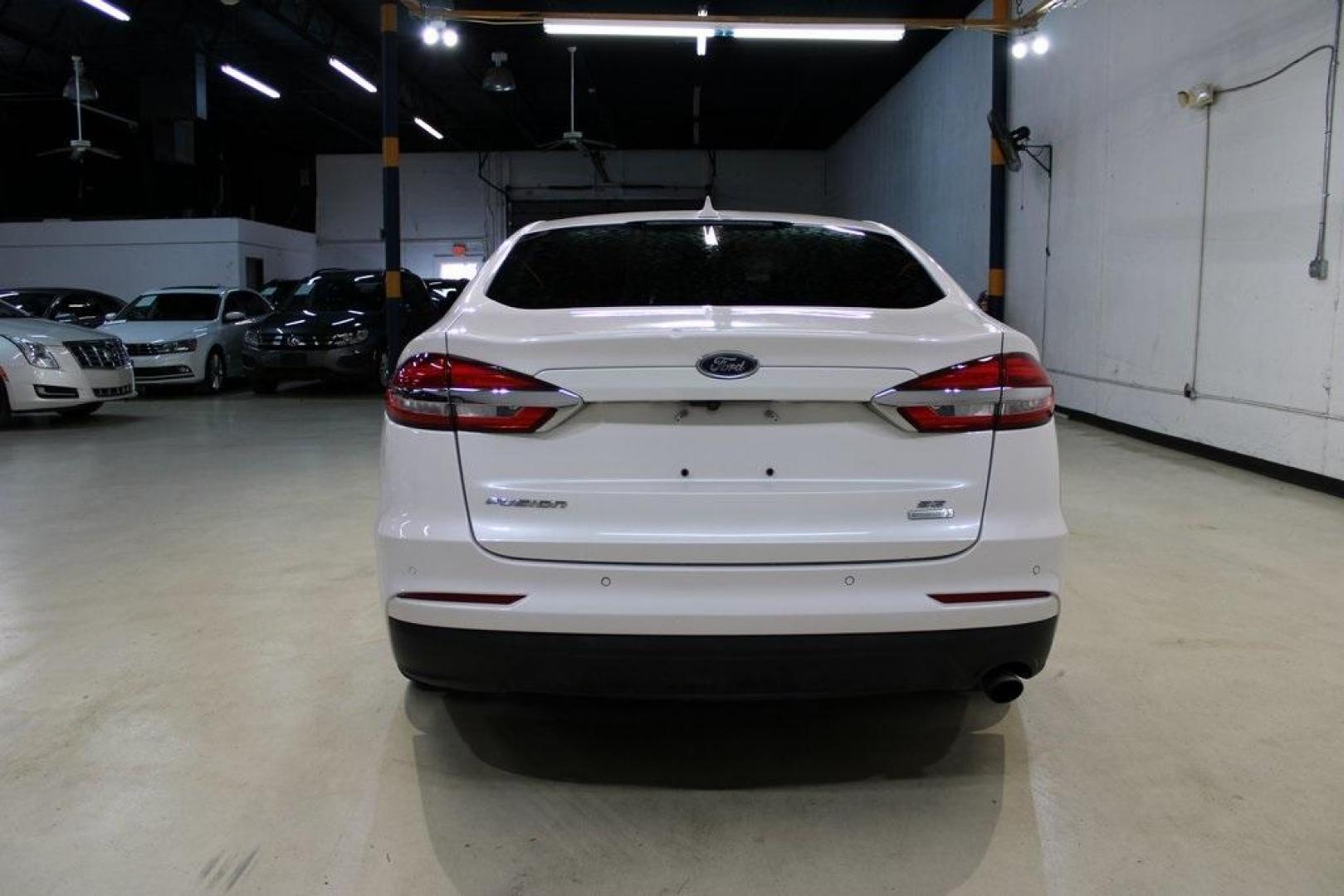 2019 White Platinum /Ebony Ford Fusion SE (3FA6P0HD9KR) with an 1.5L EcoBoost engine, Automatic transmission, located at 15300 Midway Rd., Addison, TX, 75001, (972) 702-0011, 32.958321, -96.838074 - Photo#6