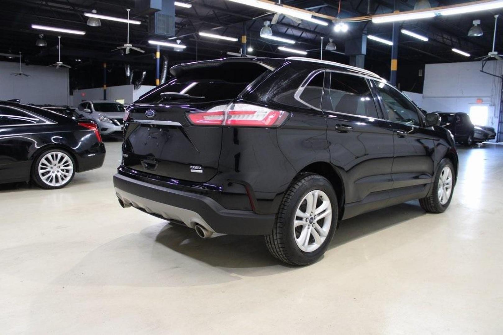 2020 Black /Ebony Ford Edge SEL (2FMPK3J9XLB) with an EcoBoost 2.0L I4 GTDi DOHC Turbocharged VCT engine, Automatic transmission, located at 15300 Midway Rd., Addison, TX, 75001, (972) 702-0011, 32.958321, -96.838074 - Photo#2