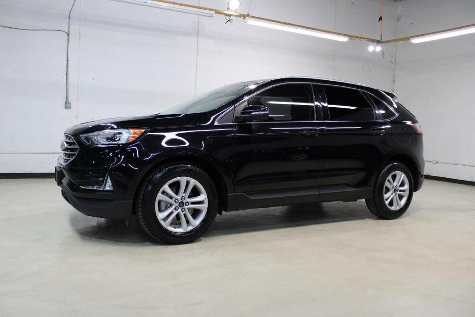 2020 Black /Ebony Ford Edge SEL (2FMPK3J9XLB) with an EcoBoost 2.0L I4 GTDi DOHC Turbocharged VCT engine, Automatic transmission, located at 15300 Midway Rd., Addison, TX, 75001, (972) 702-0011, 32.958321, -96.838074 - Photo#4