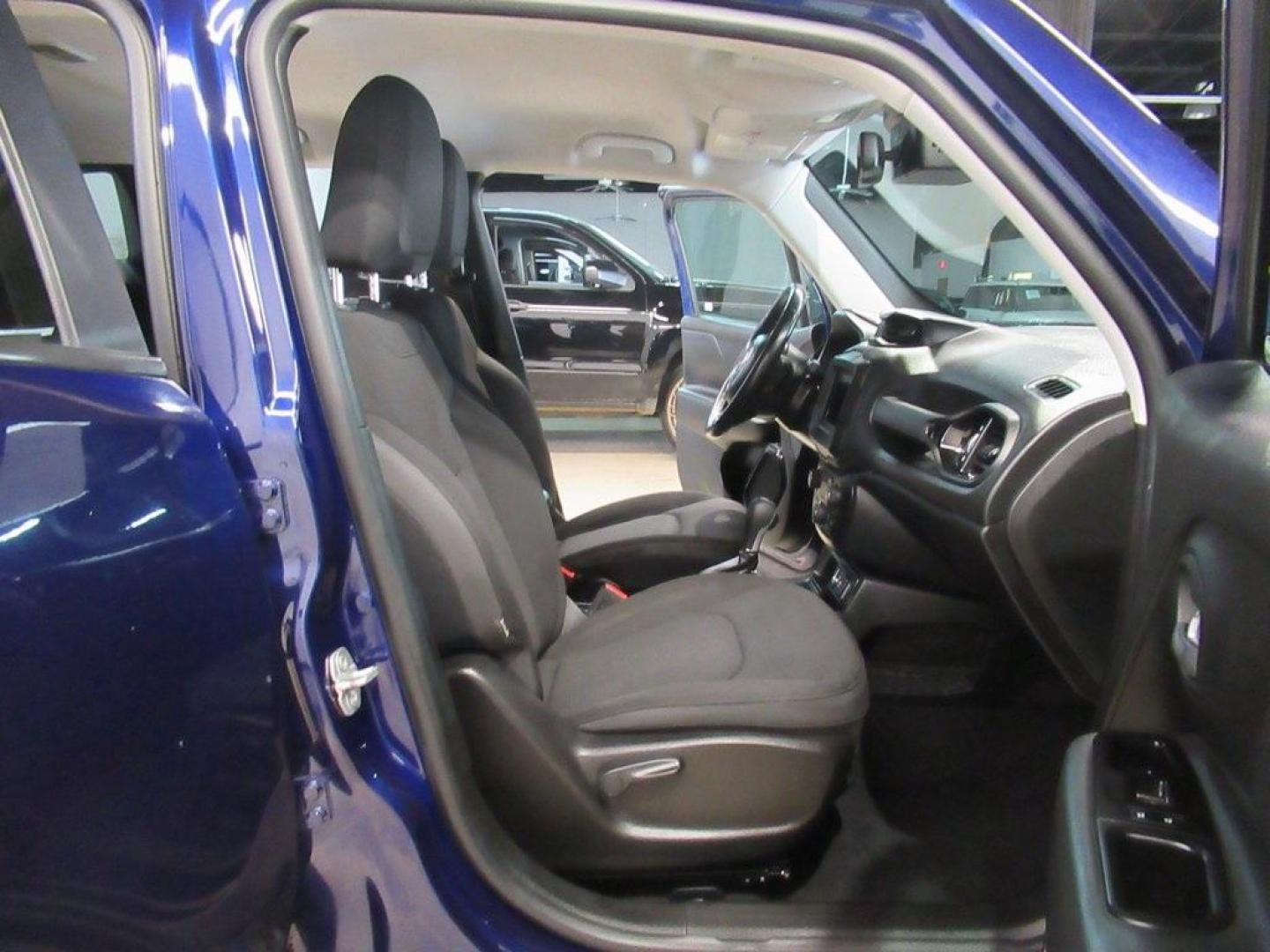 2020 Jetset Blue Clearcoat /Black Jeep Renegade Latitude (ZACNJABB7LP) with an 2.4L I4 engine, Automatic transmission, located at 15300 Midway Rd., Addison, TX, 75001, (972) 702-0011, 32.958321, -96.838074 - Photo#14