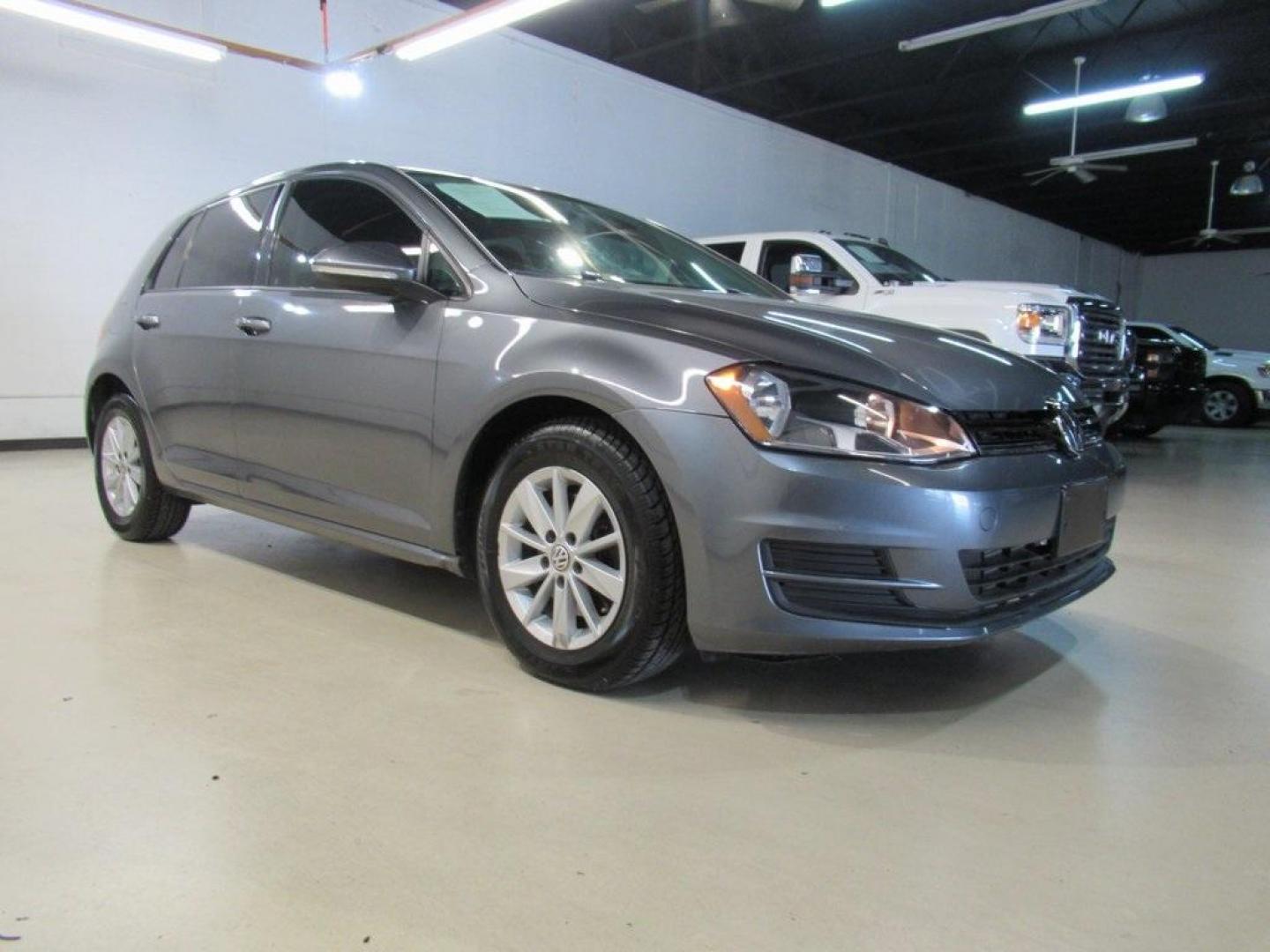 2017 Platinum Gray Metallic /Quartz Gray Volkswagen Golf TSI SE 4-Door (3VW217AU2HM) with an 1.8L I4 Turbocharged DOHC 16V SULEV II 170hp engine, Automatic transmission, located at 15300 Midway Rd., Addison, TX, 75001, (972) 702-0011, 32.958321, -96.838074 - HOME OF THE NO HAGGLE PRICE - WHOLESALE PRICES TO THE PUBLIC!! Golf TSI S 4-Door, 4D Hatchback, 1.8L I4 Turbocharged DOHC 16V SULEV II 170hp, 6-Speed Automatic with Tiptronic, FWD, Gray, Quartz Gray Cloth.<br><br>Gray 2017 Volkswagen Golf TSI S 4-Door<br><br><br>At Midway Auto Group, we strive to pr - Photo#1