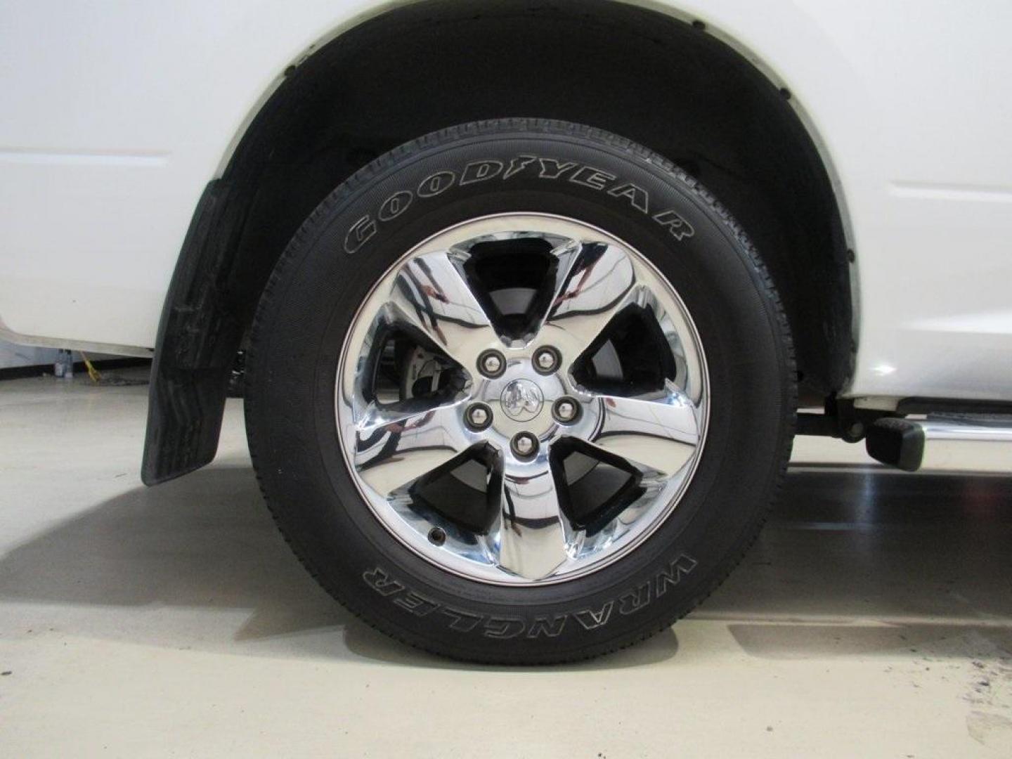 2019 Bright White Clearcoat /Diesel Gray/Black Ram 1500 Classic Lone Star (1C6RR6LT2KS) with an HEMI 5.7L V8 Multi Displacement VVT engine, Automatic transmission, located at 15300 Midway Rd., Addison, TX, 75001, (972) 702-0011, 32.958321, -96.838074 - HOME OF THE NO HAGGLE PRICE - WHOLESALE PRICES TO THE PUBLIC!! 1500 Classic Lone Star, 4D Crew Cab, HEMI 5.7L V8 Multi Displacement VVT, 8-Speed Automatic, RWD, Bright White Clearcoat, Diesel Gray/Black Cloth. Odometer is 29987 miles below market average!<br><br>Bright White Clearcoat 2019 Ram 1500 - Photo#9