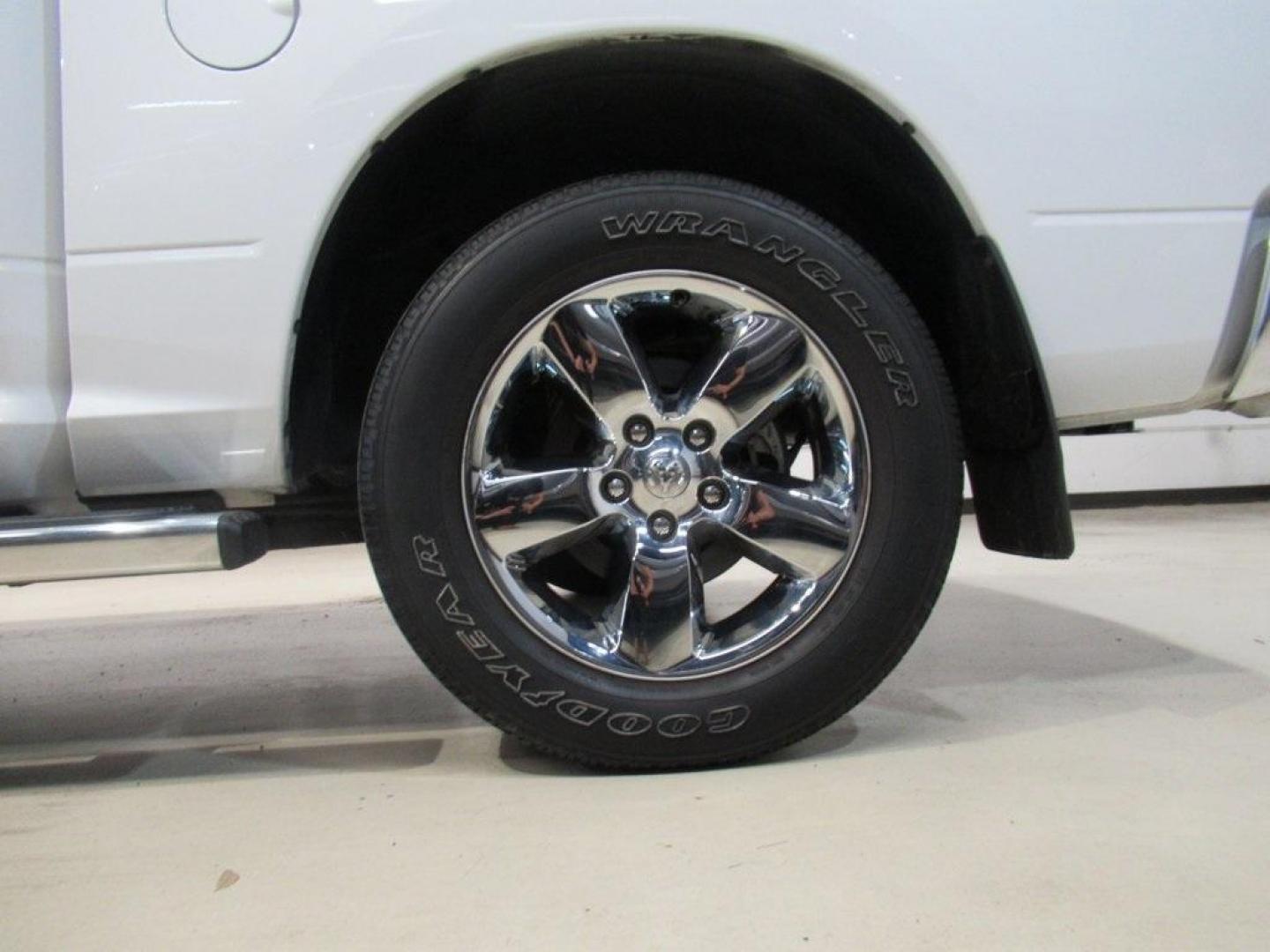 2019 Bright White Clearcoat /Diesel Gray/Black Ram 1500 Classic Lone Star (1C6RR6LT2KS) with an HEMI 5.7L V8 Multi Displacement VVT engine, Automatic transmission, located at 15300 Midway Rd., Addison, TX, 75001, (972) 702-0011, 32.958321, -96.838074 - HOME OF THE NO HAGGLE PRICE - WHOLESALE PRICES TO THE PUBLIC!! 1500 Classic Lone Star, 4D Crew Cab, HEMI 5.7L V8 Multi Displacement VVT, 8-Speed Automatic, RWD, Bright White Clearcoat, Diesel Gray/Black Cloth. Odometer is 29987 miles below market average!<br><br>Bright White Clearcoat 2019 Ram 1500 - Photo#7