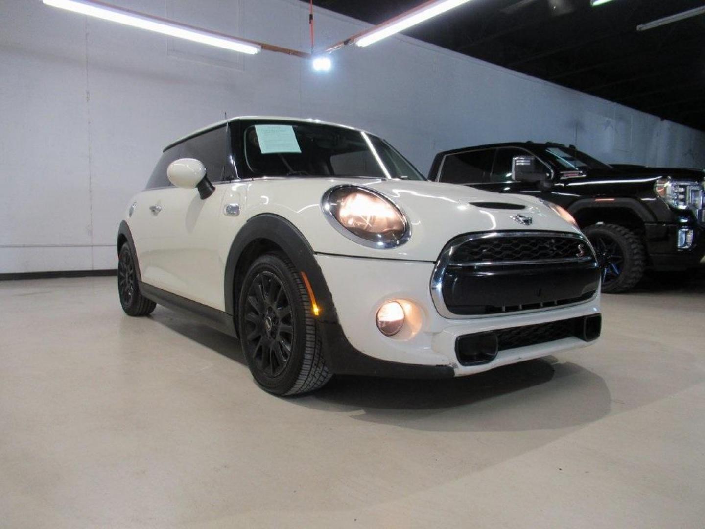 2014 Pepper White /Carbon Black MINI Cooper S Base (WMWXM7C51ET) with an 2.0L 16V TwinPower Turbo engine, Manual transmission, located at 15300 Midway Rd., Addison, TX, 75001, (972) 702-0011, 32.958321, -96.838074 - Photo#1