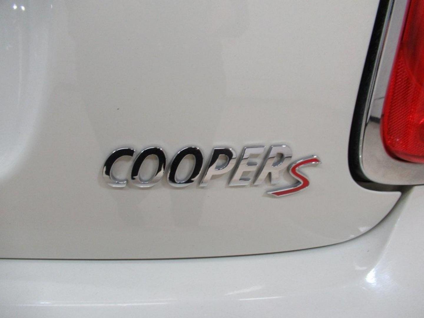 2014 Pepper White /Carbon Black MINI Cooper S Base (WMWXM7C51ET) with an 2.0L 16V TwinPower Turbo engine, Manual transmission, located at 15300 Midway Rd., Addison, TX, 75001, (972) 702-0011, 32.958321, -96.838074 - Photo#8